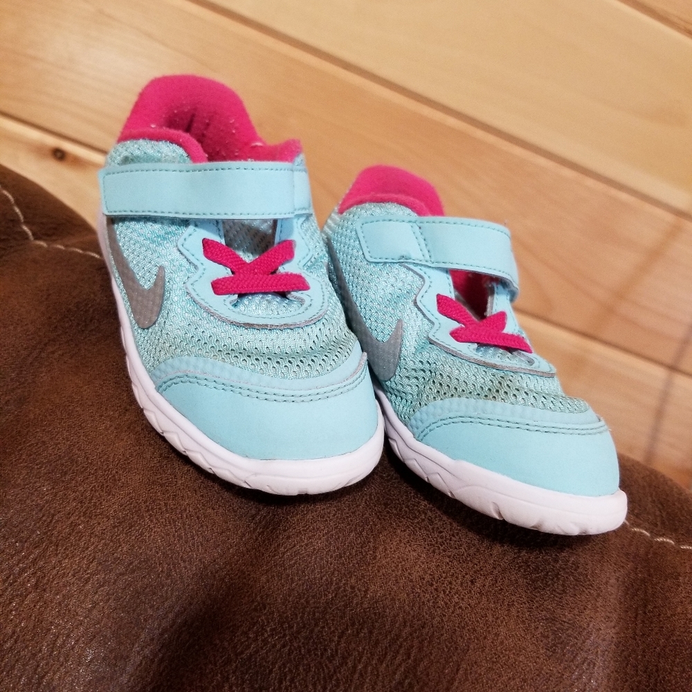 Girls 9c Nike's